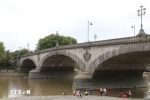 Mực nước sông Thames ở Anh xuống thấp nghiêm trọng