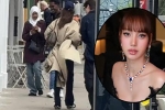 Lisa Blackpink nô đùa, ôm bạn trai mới trên đường phố London