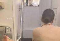373 hành khách mắc kẹt 10 tiếng đồng hồ trong máy bay không điều hoà, có người ngất xỉu