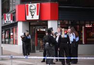 4 người bị đ.âm trước cửa hàng KFC ở London