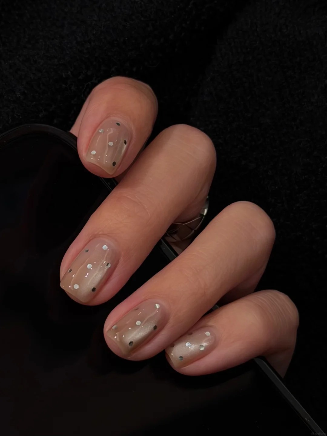 nail quiet luxury 1