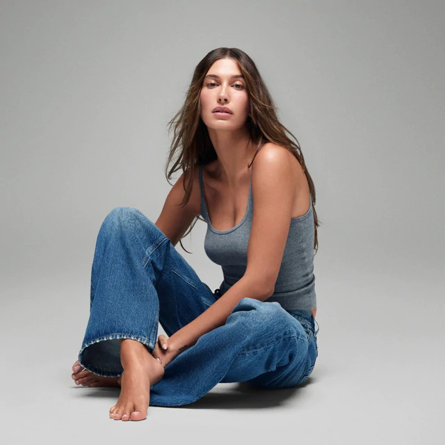 GAP jeans hailey bieber 1