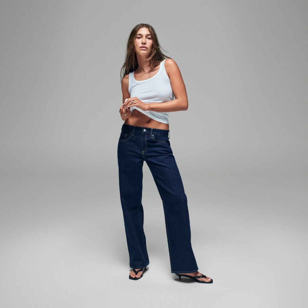 GAP jeans hailey bieber 1