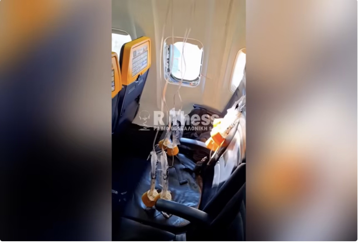may bay ryanair bung cua so