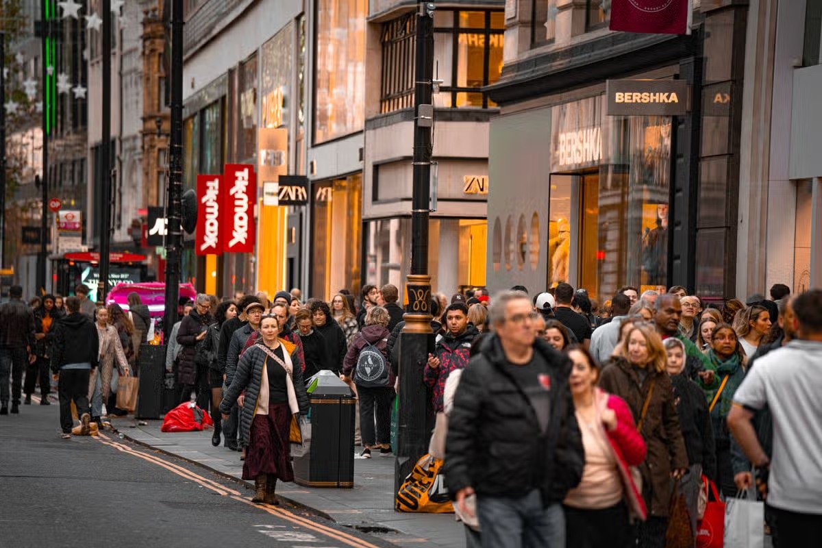 Giáng sinh này khi mua sắm ở Oxford Street, bạn sẽ bị quét nhận diện khuôn mặt