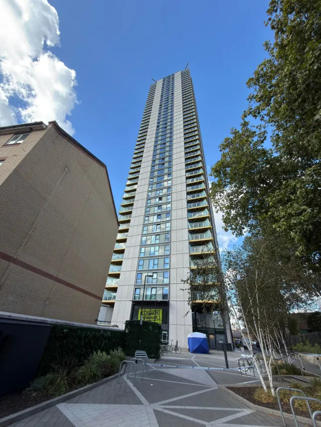 toa nha uncle elephant and castle 1